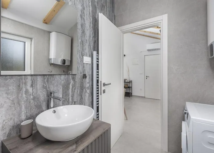 White And Apartamento Malinska
