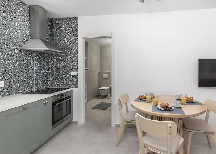 White And Apartamento Malinska