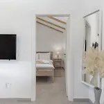 Appartement White And