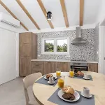 Appartement White And *